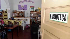 Jóvenes universitarios transforman el Chaco con bibliotecas móviles: ¡Un libro a la vez!