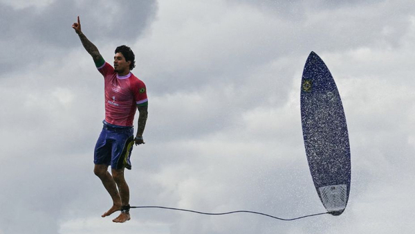 El brasileño Gabriel Medina roza el 10 olímpico y protagoniza la mejor foto de los Juegos - OviedoPress