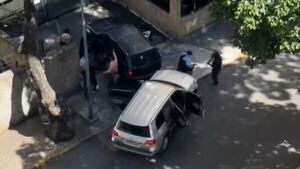 "Funcionarios encapuchados" detienen al ex diputado opositor venezolano Freddy Superlano