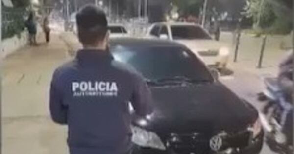 La Nación / Hombre denunció supuesto robo de automóvil y 32 armas de fuego, pero quedó detenido
