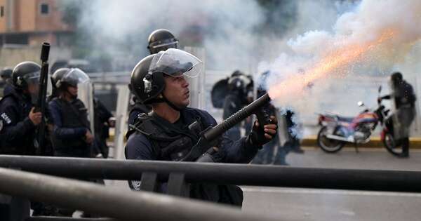 La Nación / Aumenta cifra de muertos en protestas contra Maduro