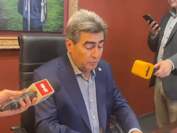 Comisión dictamina a favor del desafuero de Roya Torres y Cleto Giménez · Radio Monumental 1080 AM