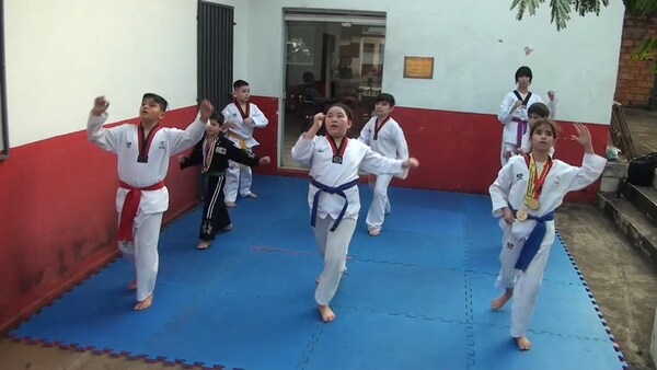 Torneo de Integración de Taekwondo y Artes Marciales Mixtas en Encarnación