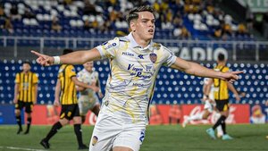 Versus / Tacuary y un recibimiento de película a Diego Fernández, el nuevo jugador de Olimpia