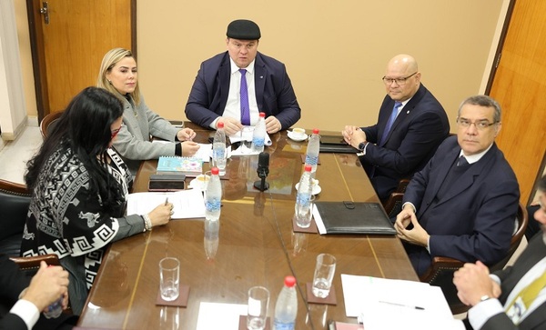 Comisión convoca a autoridades de Hacienda para analizar ejecución presupuestaria 2024