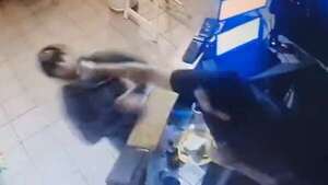 Video: asaltante noqueado por su víctima en Saltos del Guairá - Policiales - ABC Color