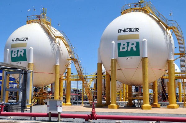 La producci贸n de petr贸leo y gas de Petrobras sube un 2,4% en el segundo trimestre - Revista PLUS
