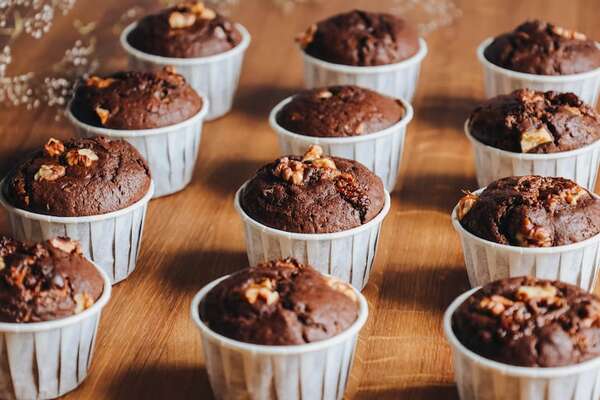 Imperdibles cupcakes húmedos de chocolate, banana y nueces con un toque de curry - Gastronomía - ABC Color