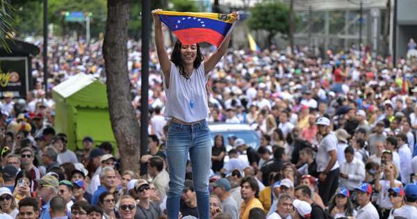 La Nación / Al grito de ¡Libertad!, oposición venezolana se moviliza tras protestas que dejan 12 muertos