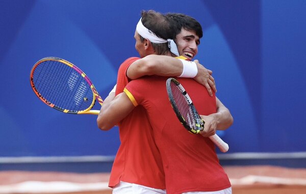 Versus / Nadal y Alcaraz avanzan en dobles de tenis en París 2024