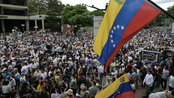 La oposición se moviliza en Venezuela tras protestas que dejan 12 muertos