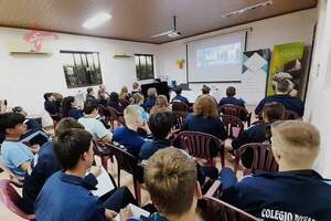 Programa de prevención Salvando Vidas llegó a la Colonia Volendam en su compromiso con los adolescentes