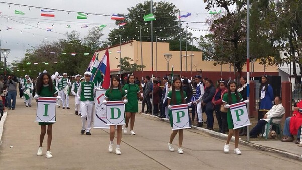 Puerto Pinasco celebró con desfile estudiantil el Día de la Amistad