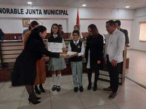 Ganadores del concurso literario por el día de la Amistad fueron premiados - Oasis FM 94.3