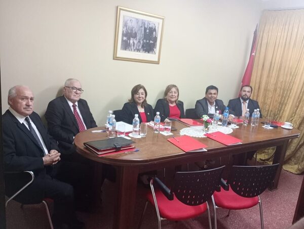 Tribunal de la ANR rechaza pedido de expulsión de Abdo Benítez · Radio Monumental 1080 AM
