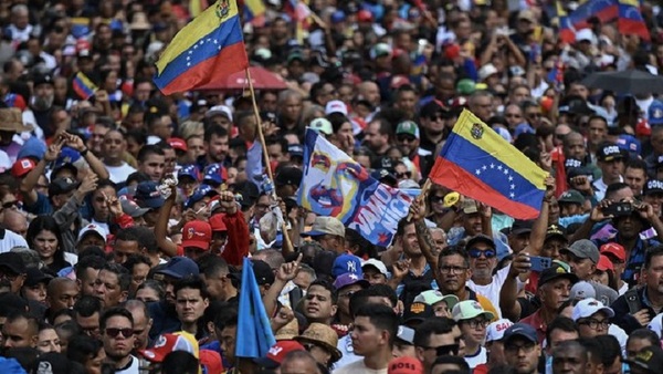 Nicolás Maduro rompe relaciones diplomáticas con Perú
