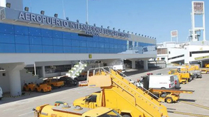 En el aeropuerto Silvio Pettirossi detienen a dos funcionario de Dinac - OviedoPress