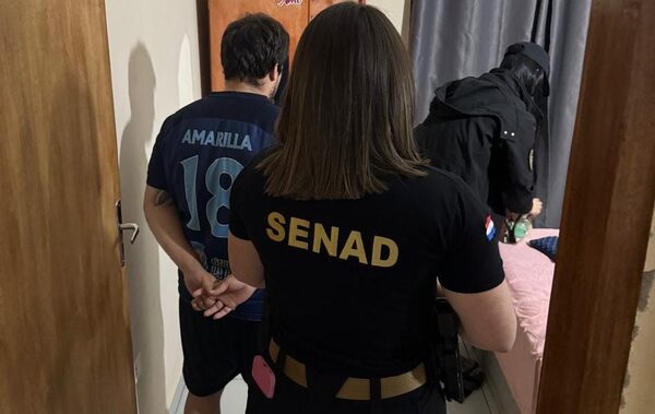 SENAD captura a dos funcionarios de DINAC vinculados a esquemas de tráfico de drogas en el Aeropuerto Internacional Silvio Pettirossi