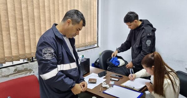 Diario HOY | Dos funcionarios de Dinac detenidos por nexo con tráfico de cocaína