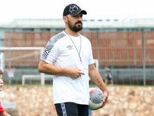 Carlos Humberto Paredes: "el fútbol no debe ser un escudo para protegerse de errores" · Radio Monumental 1080 AM