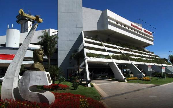 Sigue la “limpieza”: cayeron otros dos funcionarios del aeropuerto por dejar “pasar” la “merca”