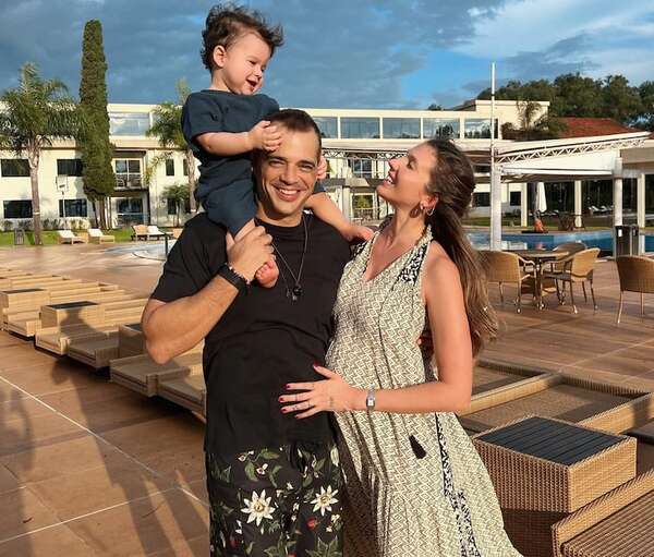 ¡Annita Chase ya tiene a Adrián en sus brazos! - Gente - ABC Color