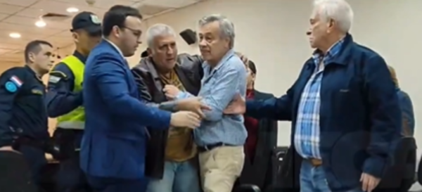 (VIDEO)Padre de Sol Chávez amenazó a odontóloga y bioquímica en pleno juicio: “Les voy a matar”