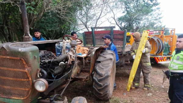 Intentó detener su tractor y murió aplastado