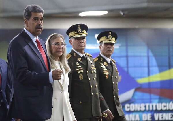 Maduro pide al Supremo, que está bajo control absoluto del chavismo, “aclarar todo” - Mundo - ABC Color