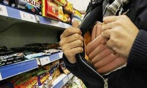 Joven intentó hurtar varias mercaderías de un supermercado de Coronel Oviedo – Prensa 5