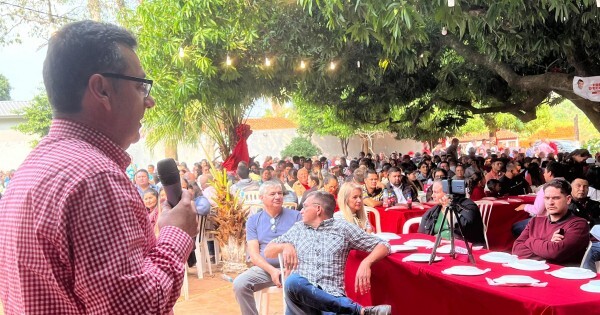 D'ecclesiis hace una demostración de fuerza en San Pedro y apunta contra Gimenez