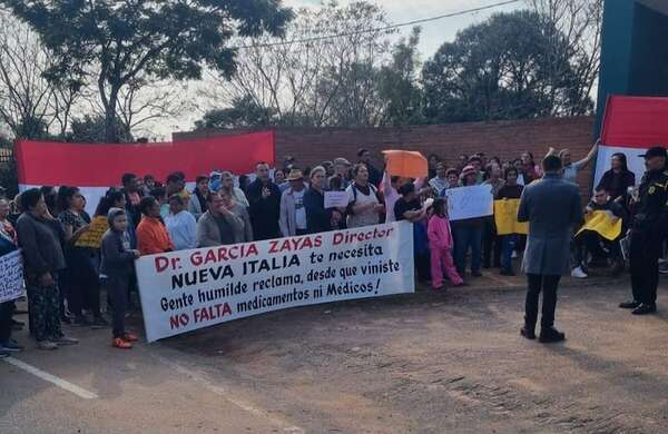 Nueva manifestación en Nueva Italia por restitución de director del centro de salud - Nacionales - ABC Color