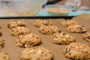 A merendar con estas cookies de chocolate, coco y ciruela  - Gastronomía - ABC Color