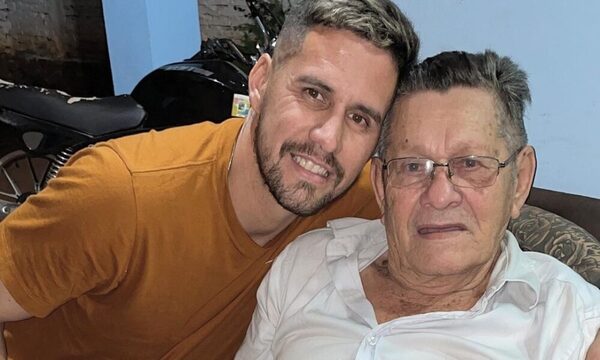 Jugador de Luqueño llora la partida de su abuelo, que era como su papá