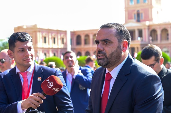 Paraguay celebra inicio de los Juegos Olímpicos de París 2024 con bandera que desfilará junto a otros pabellones - .::Agencia IP::.