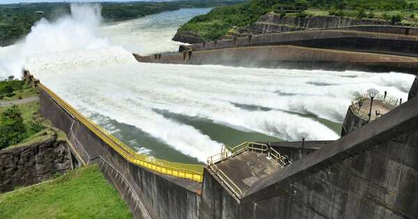 La Nación / Itaipú instala plan piloto de planta flotante de paneles solares