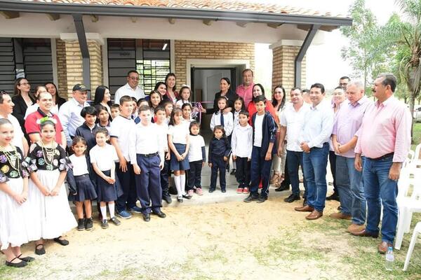 Gobernación de Paraguarí invierte en obras para la educación - .::Agencia IP::.