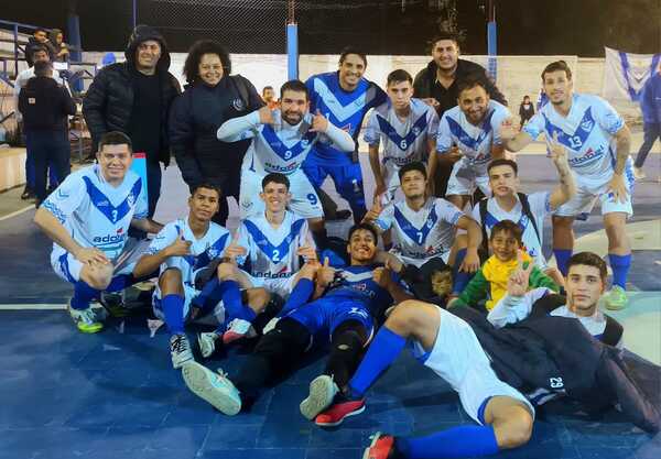 El campeón derrota al lider invicto en la copa de Oro de salonismo