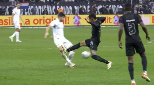 (VIDEO). ¡Criminal! Es la acción de un pelotero de Corinthians contra Villasanti