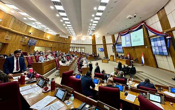 Aprueban proyecto de pensión universal para adultos mayores y postergan por una semana eliminar censo | DIARIO PRIMERA PLANA