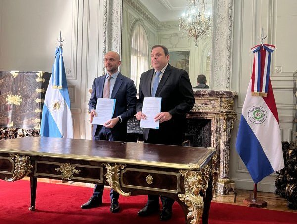 Paraguay y Argentina firman acuerdo para dinamizar rutas aéreas · Radio Monumental 1080 AM