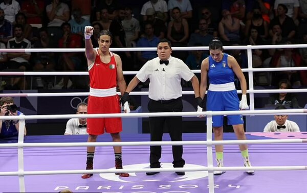 Versus / La primera rival de polémica boxeadora se retira al primer puñetazo