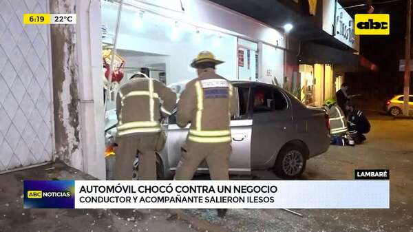 Lambaré: Automóvil chocó contra un negocio - ABC Noticias - ABC Color