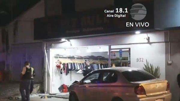 Conductor que chocó contra tienda de ropas dio positivo al alcotest
