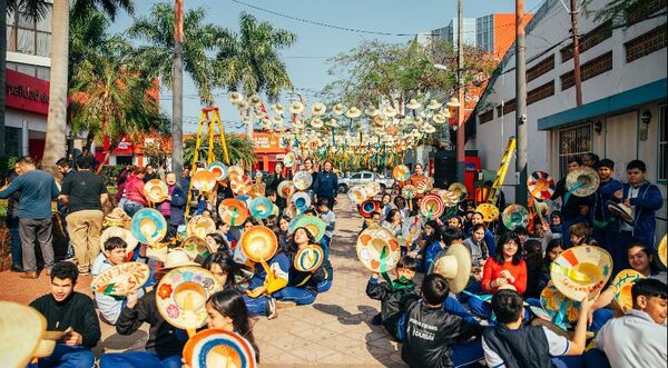 Arte y creatividad en la Peatonal Bicentenario - San Lorenzo Hoy