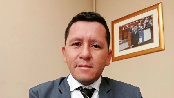 Expulsan a Chaqueñito de bancada de HC por atentar contra las "creencias de la familia y moral"