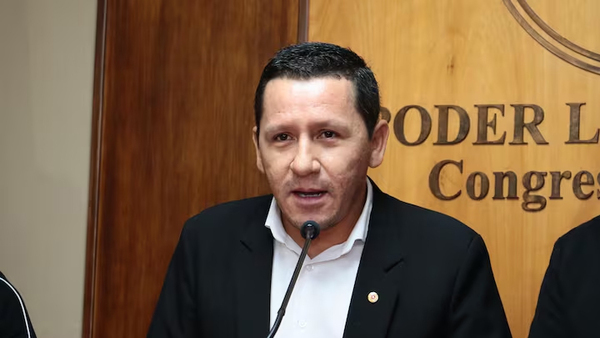 Por conducta “inmoral” el Honor Colorado expulsa a Javier Chaqueñito Vera de la bancada oficialista - OviedoPress