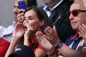 La reina Letizia llegó a la capital francesa para relevar a sus hijas en los Juegos Olímpicos - Gente - ABC Color