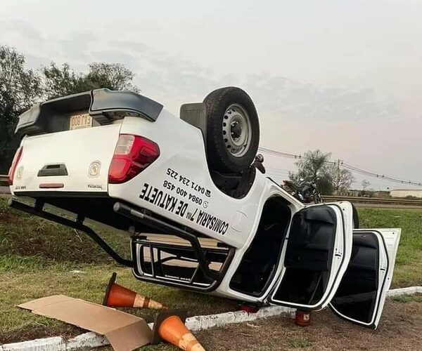 Patrullera volcó por culpa de motoca
