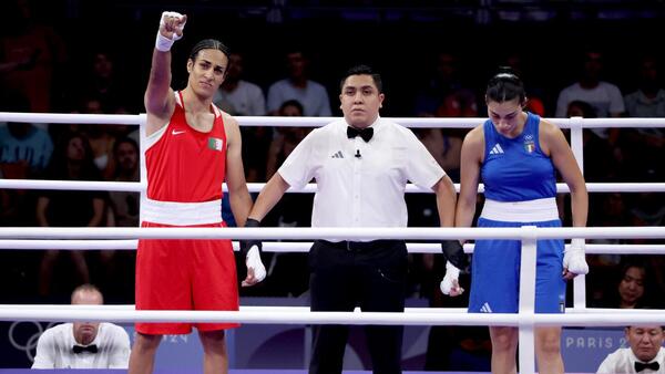 Ángela Carin se retira a los 46 segundos de su pelea contra la argelina Imane Khelif
